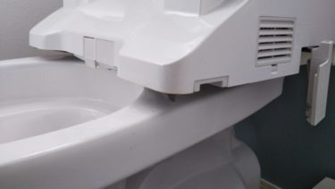 トイレって本当に汚いの？！悪臭の原因は便座の裏に有り？！見落としがちな疑問を解決します